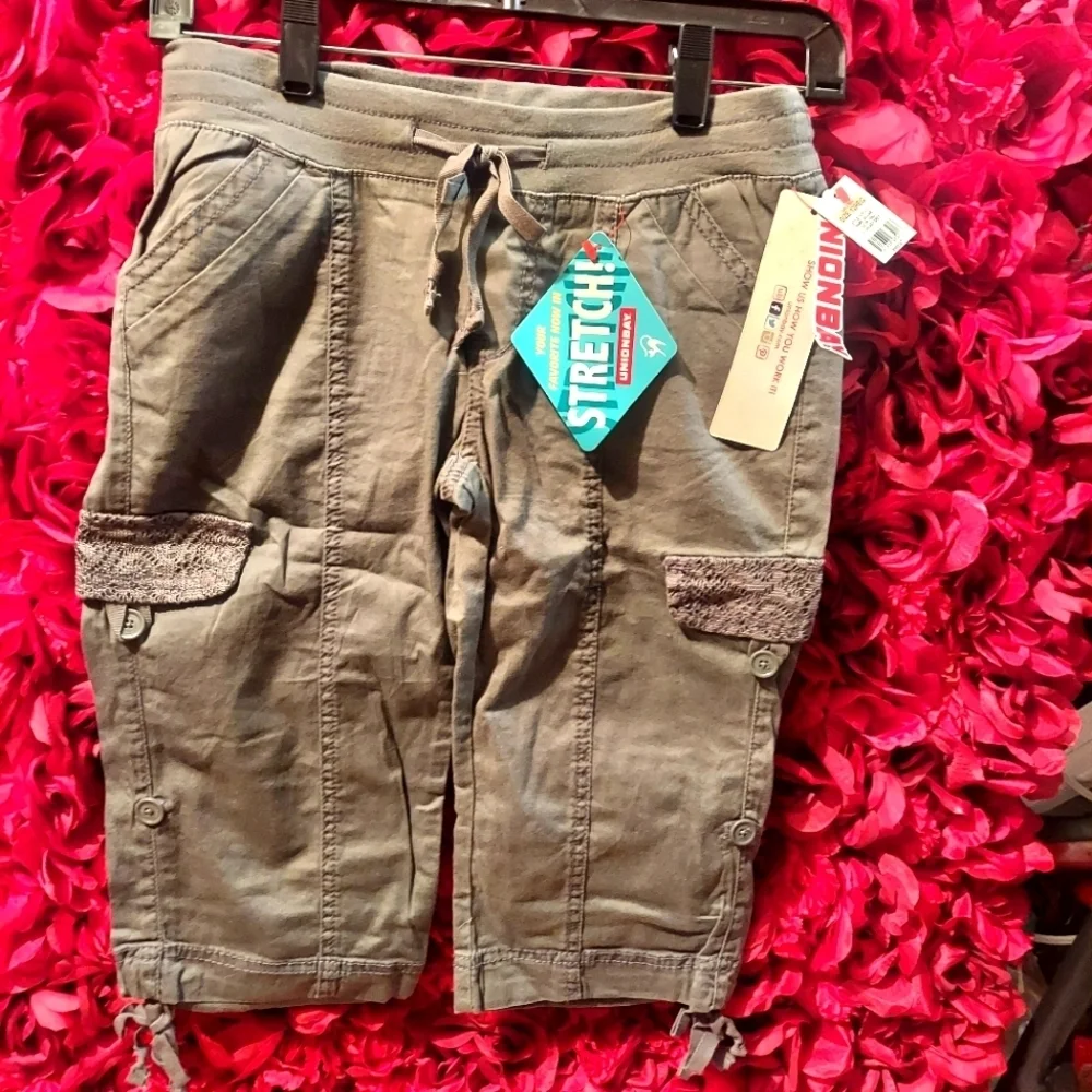 Unionbay NWT Girls Size 12 Reg. Galaxy Gray Capris / Shorts